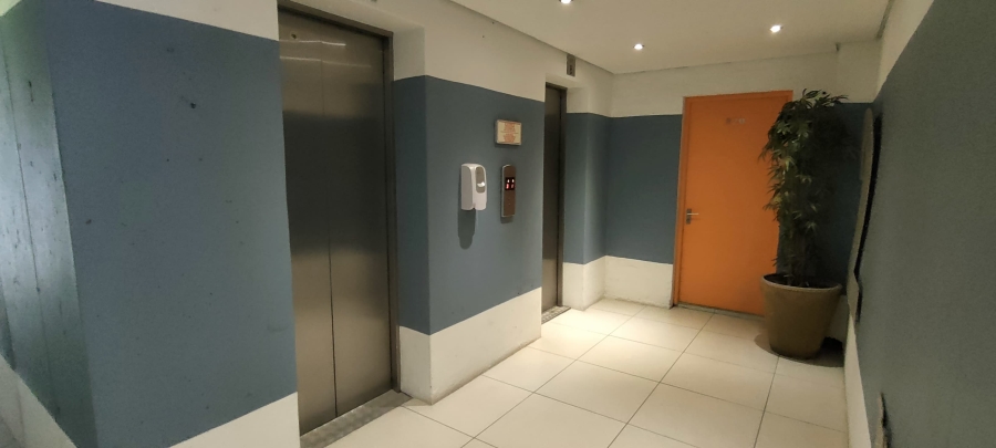 To Let 1 Bedroom Property for Rent in Woodstock Western Cape